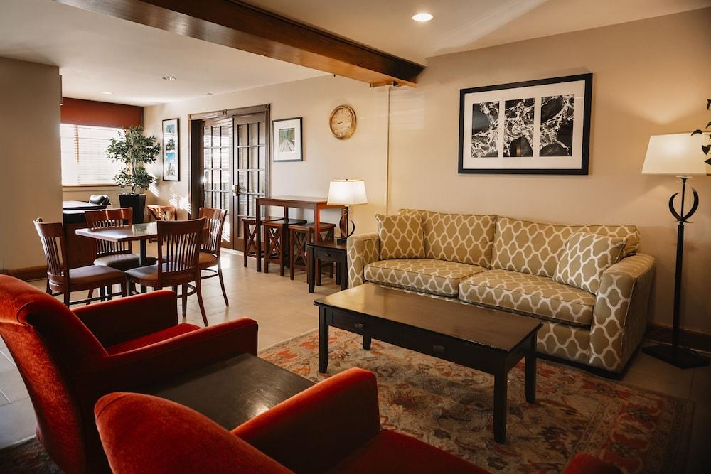 Travelodge Suites By Wyndham Regina - Eastgate Bay エクステリア 写真