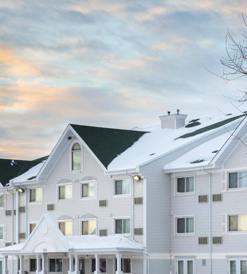 Travelodge Suites By Wyndham Regina - Eastgate Bay エクステリア 写真