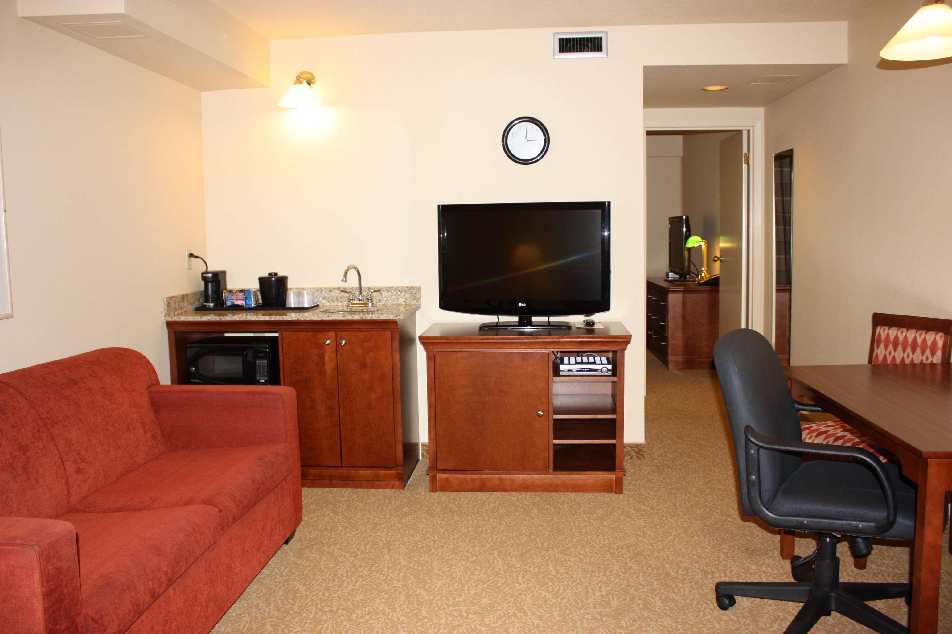 Travelodge Suites By Wyndham Regina - Eastgate Bay エクステリア 写真