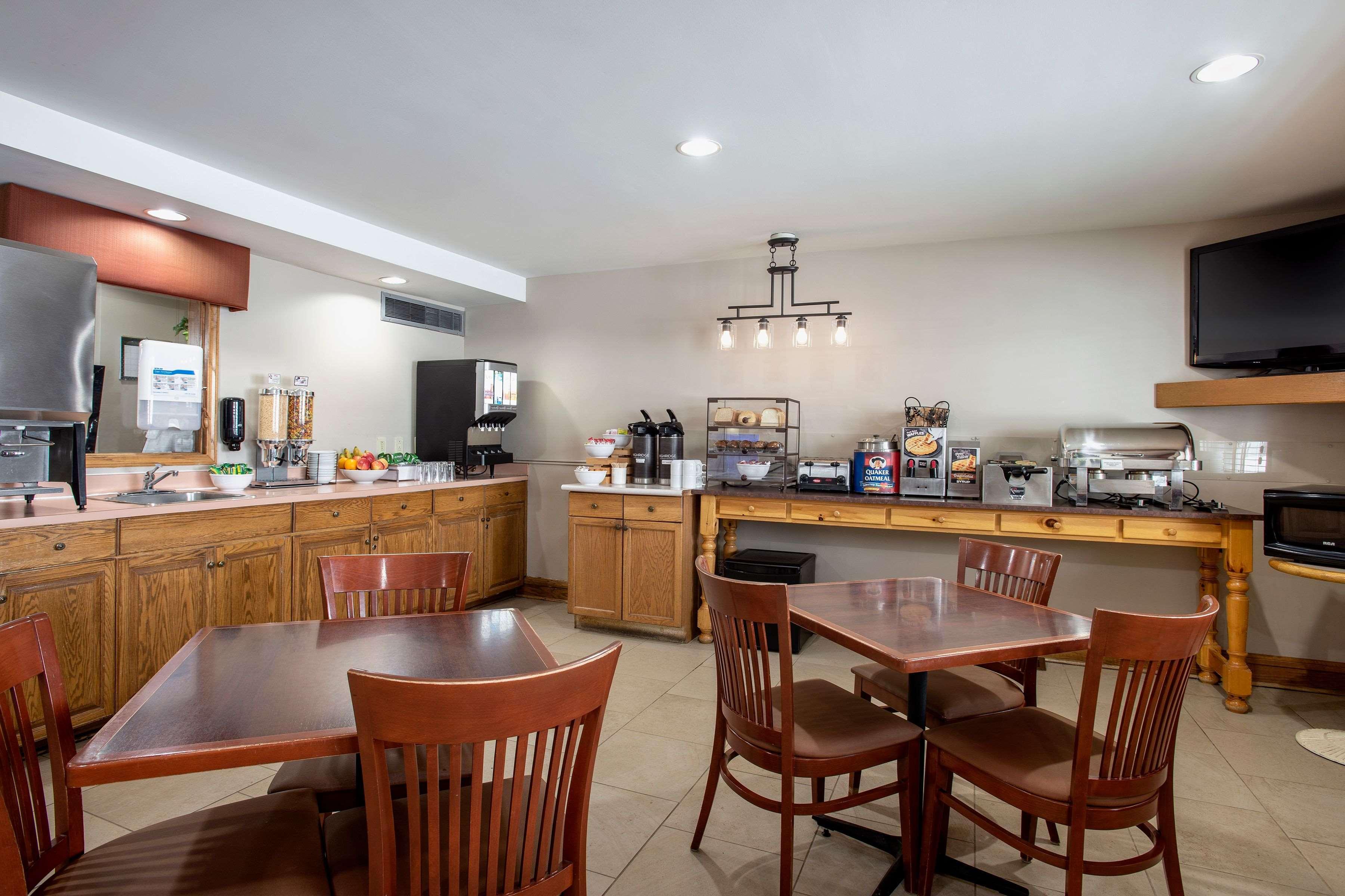 Travelodge Suites By Wyndham Regina - Eastgate Bay エクステリア 写真