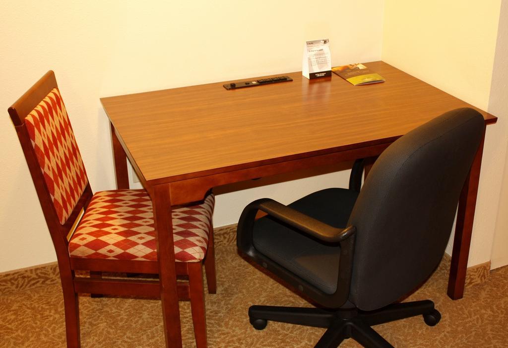 Travelodge Suites By Wyndham Regina - Eastgate Bay エクステリア 写真
