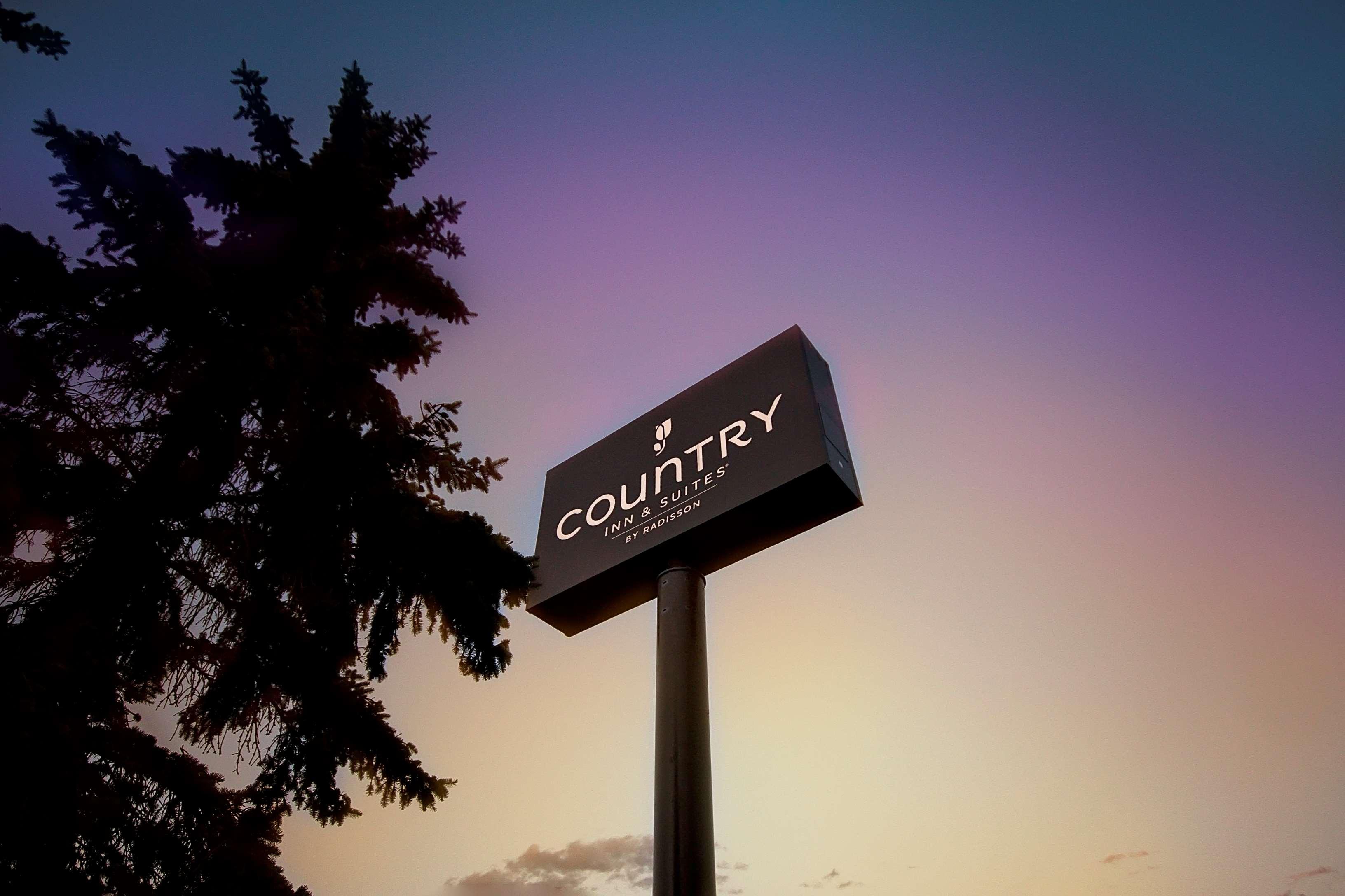 Travelodge Suites By Wyndham Regina - Eastgate Bay エクステリア 写真