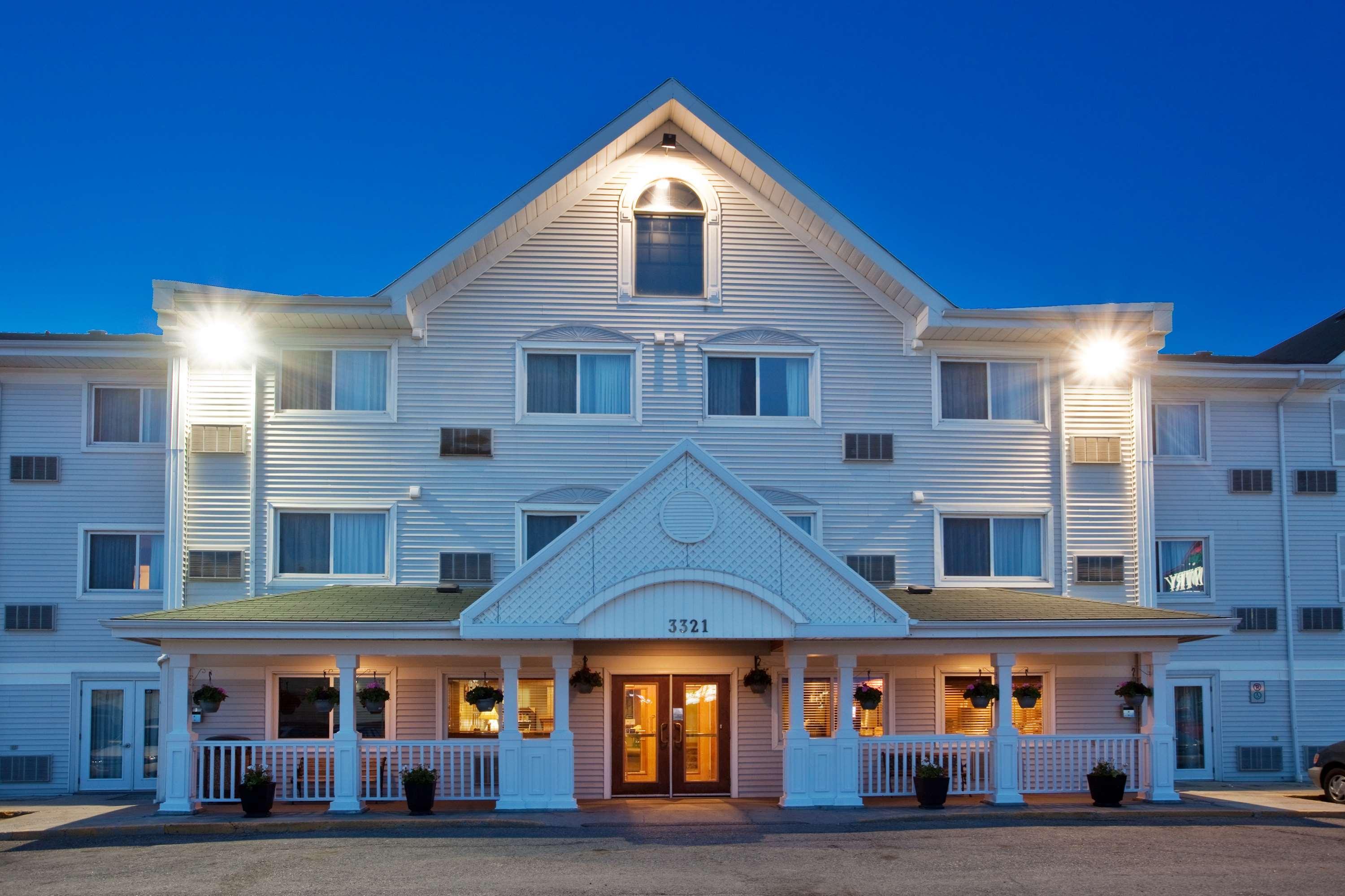 Travelodge Suites By Wyndham Regina - Eastgate Bay エクステリア 写真