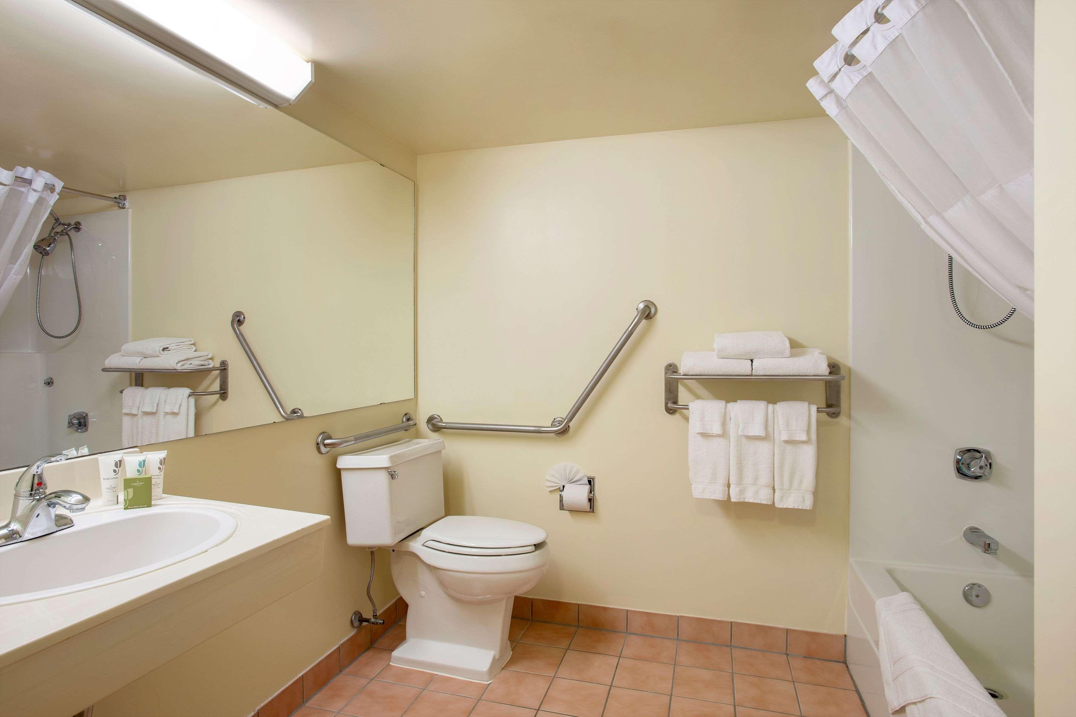 Travelodge Suites By Wyndham Regina - Eastgate Bay エクステリア 写真