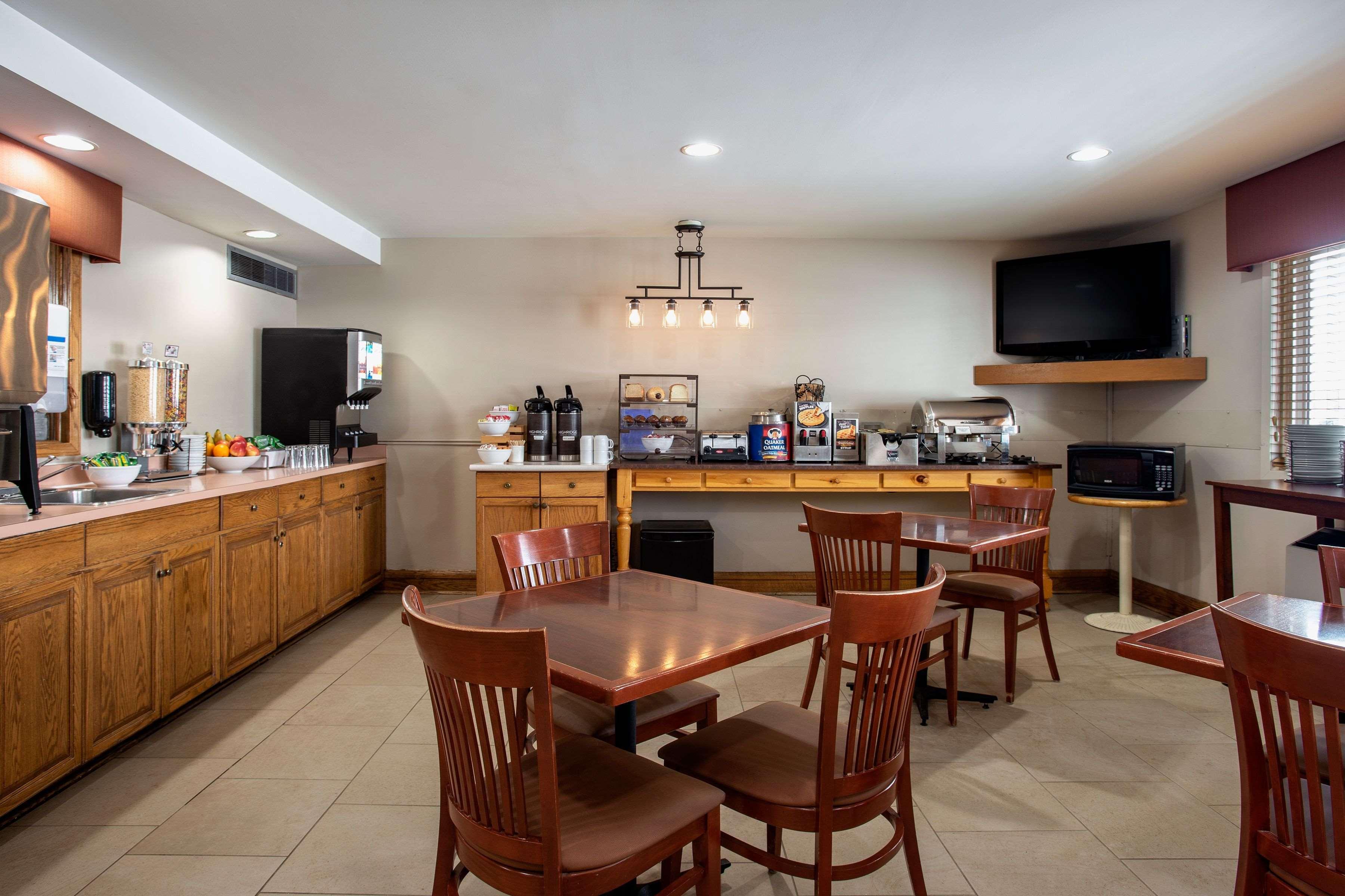 Travelodge Suites By Wyndham Regina - Eastgate Bay エクステリア 写真