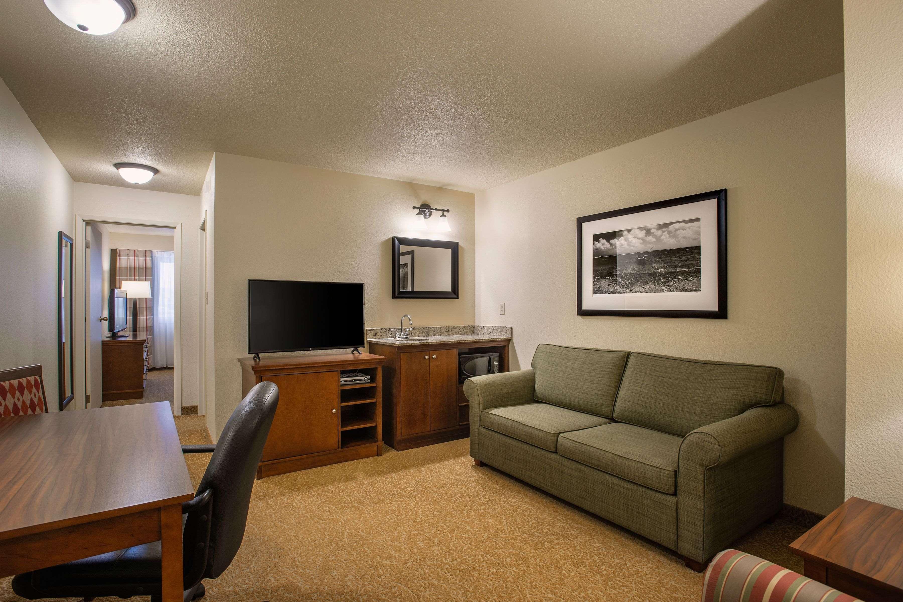 Travelodge Suites By Wyndham Regina - Eastgate Bay エクステリア 写真