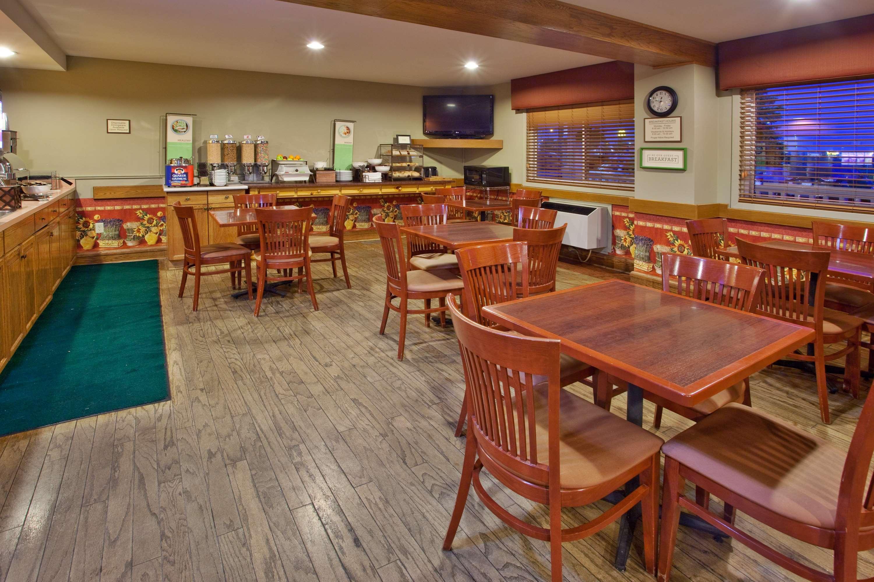 Travelodge Suites By Wyndham Regina - Eastgate Bay エクステリア 写真