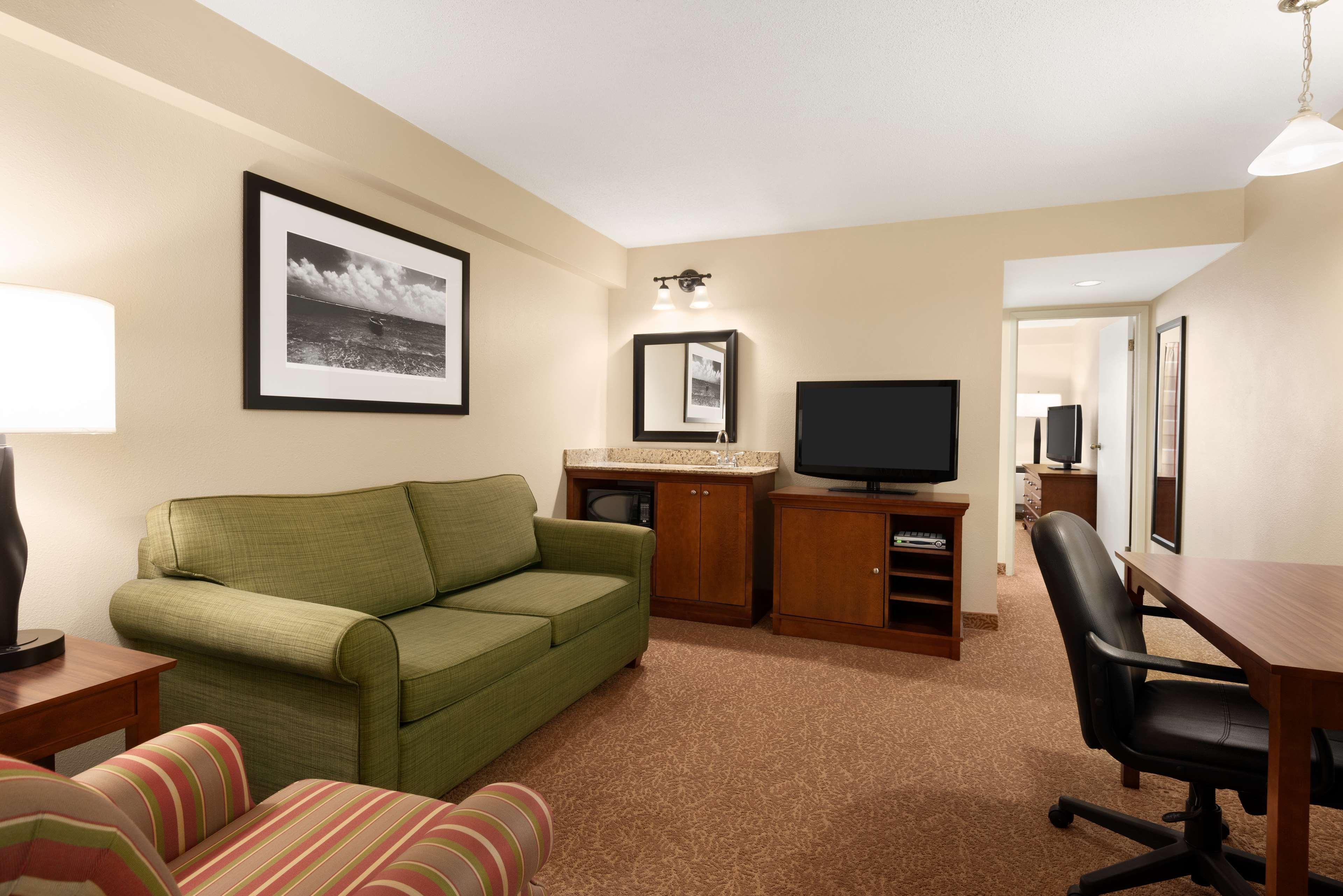 Travelodge Suites By Wyndham Regina - Eastgate Bay エクステリア 写真