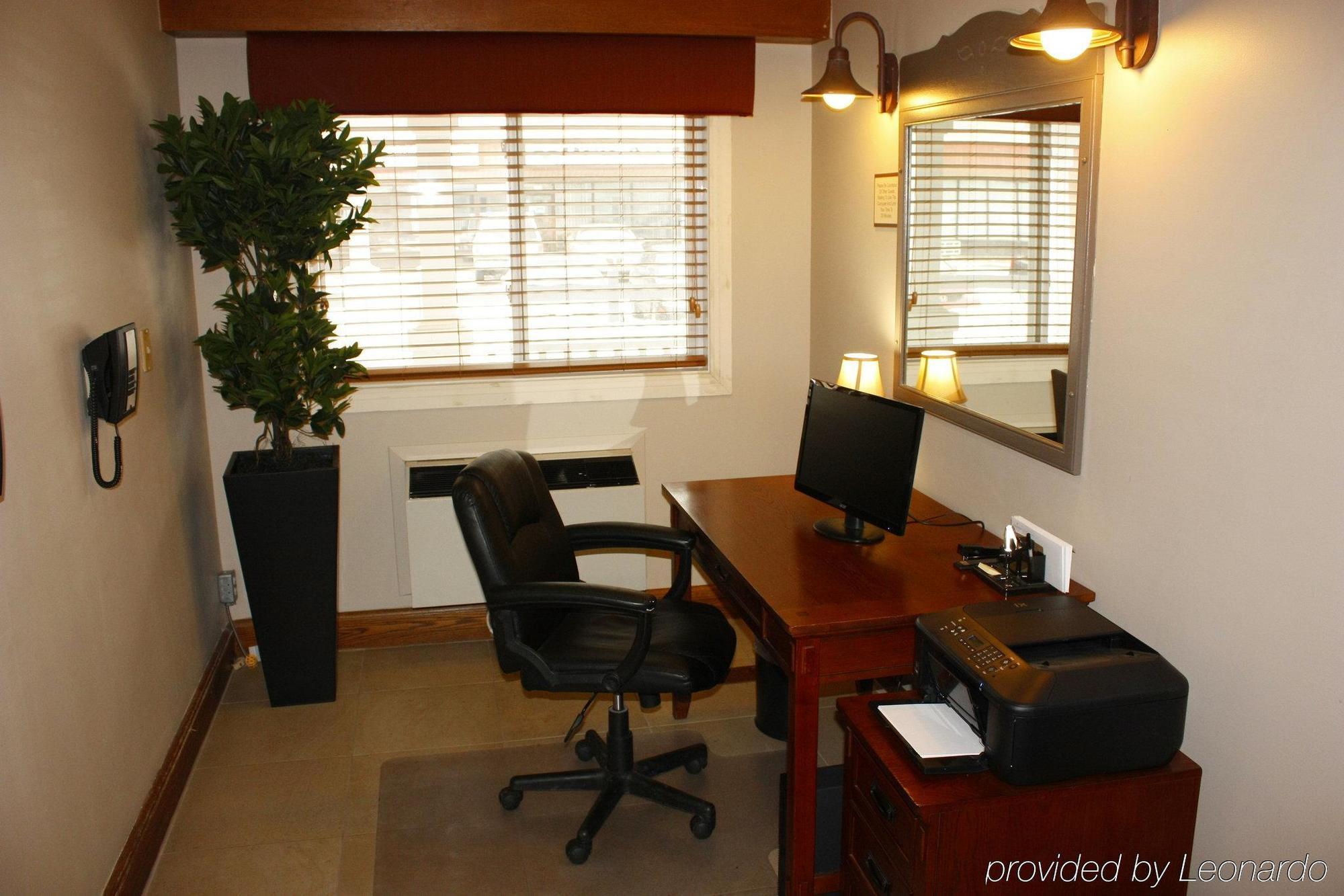 Travelodge Suites By Wyndham Regina - Eastgate Bay エクステリア 写真