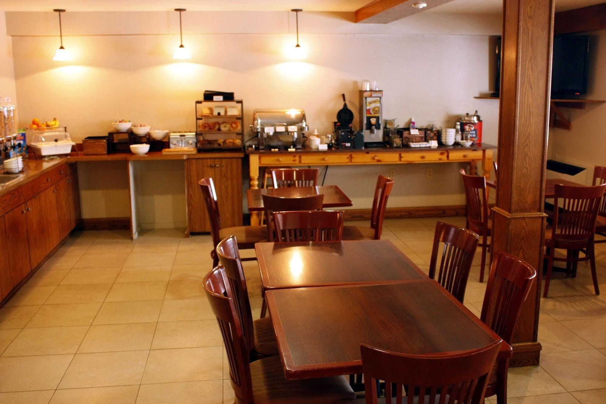 Travelodge Suites By Wyndham Regina - Eastgate Bay エクステリア 写真
